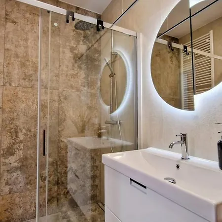 Luxury In 15 Tobaco Park&atlas Arena * ウッチ